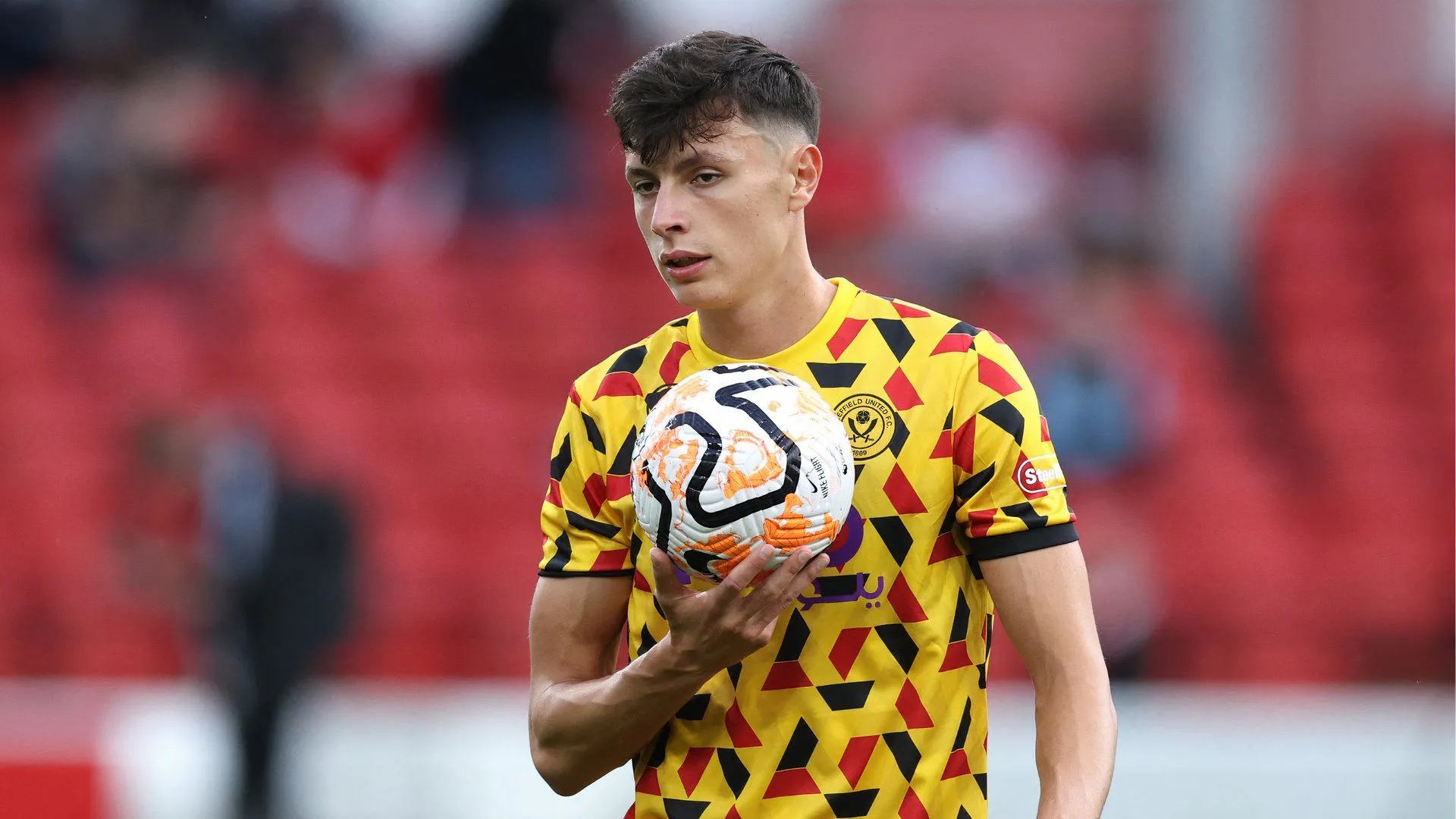 Trung vệ Anel Ahmedhodzic thi đấu nổi bật cho Sheffield United tại Championship