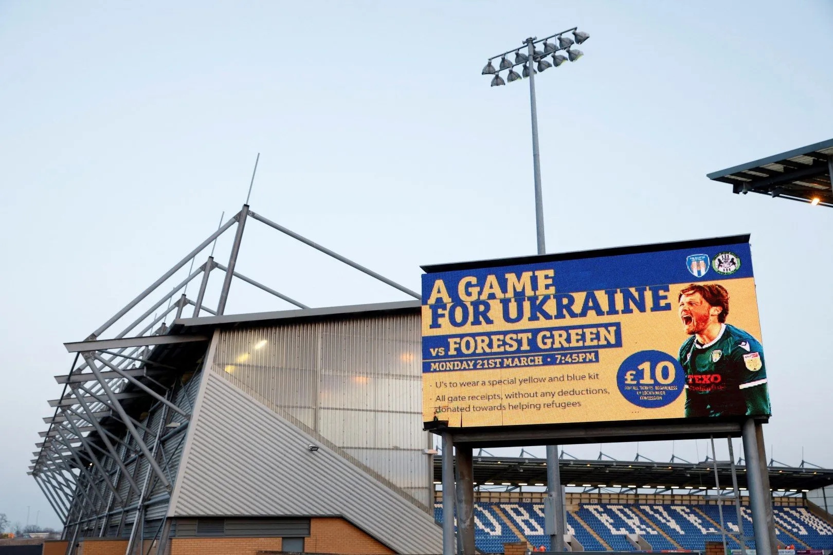 Cầu thủ Colchester United trên sân cỏ