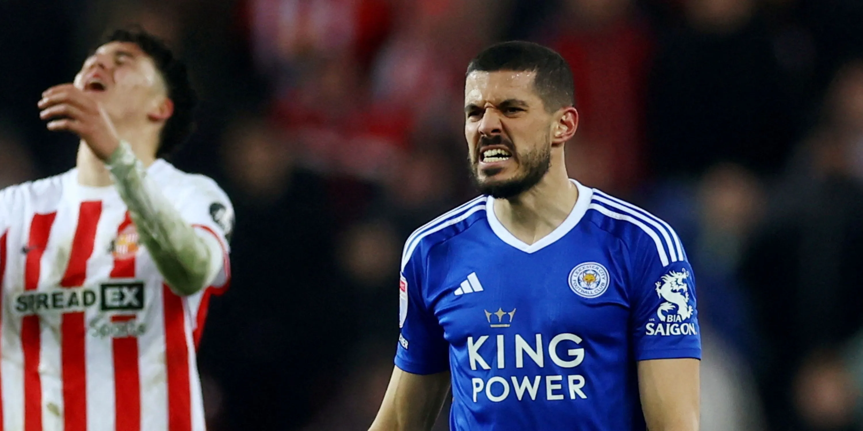 Cầu thủ Conor Coady trong một trận đấu ở Championship
