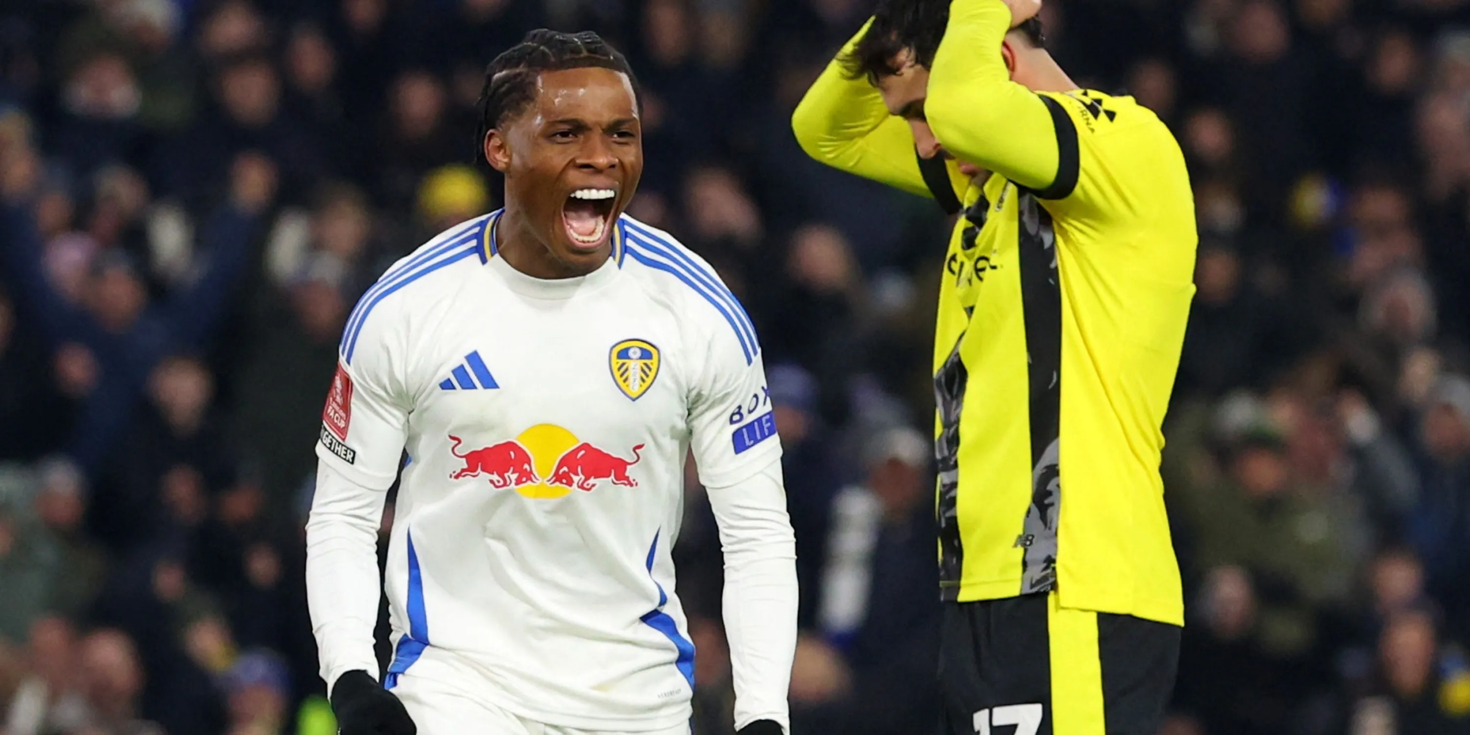 Cầu thủ Largie Ramazani trong màu áo Leeds United tại Championship