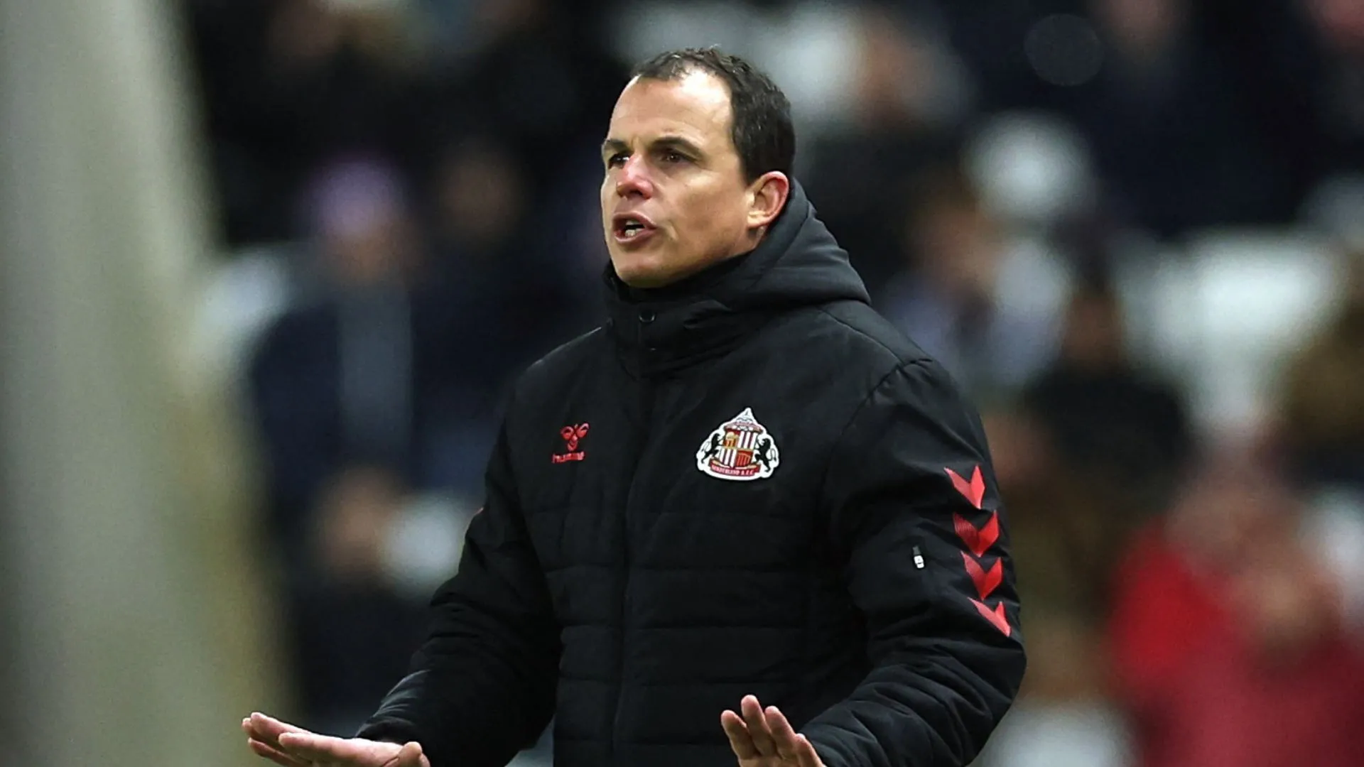 Huấn luyện viên đội bóng Premier League đối mặt với các quy định chi tiêu PSR