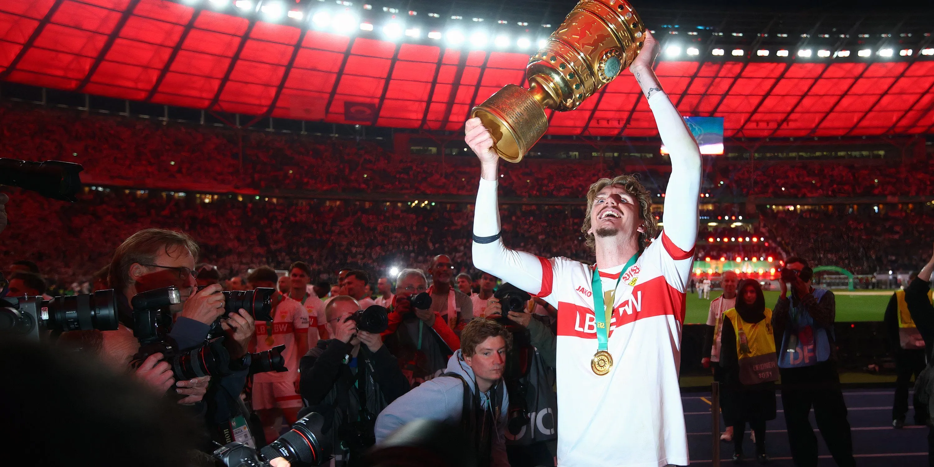 Nick Woltemade trong màu áo Stuttgart, mục tiêu chuyển nhượng của Everton