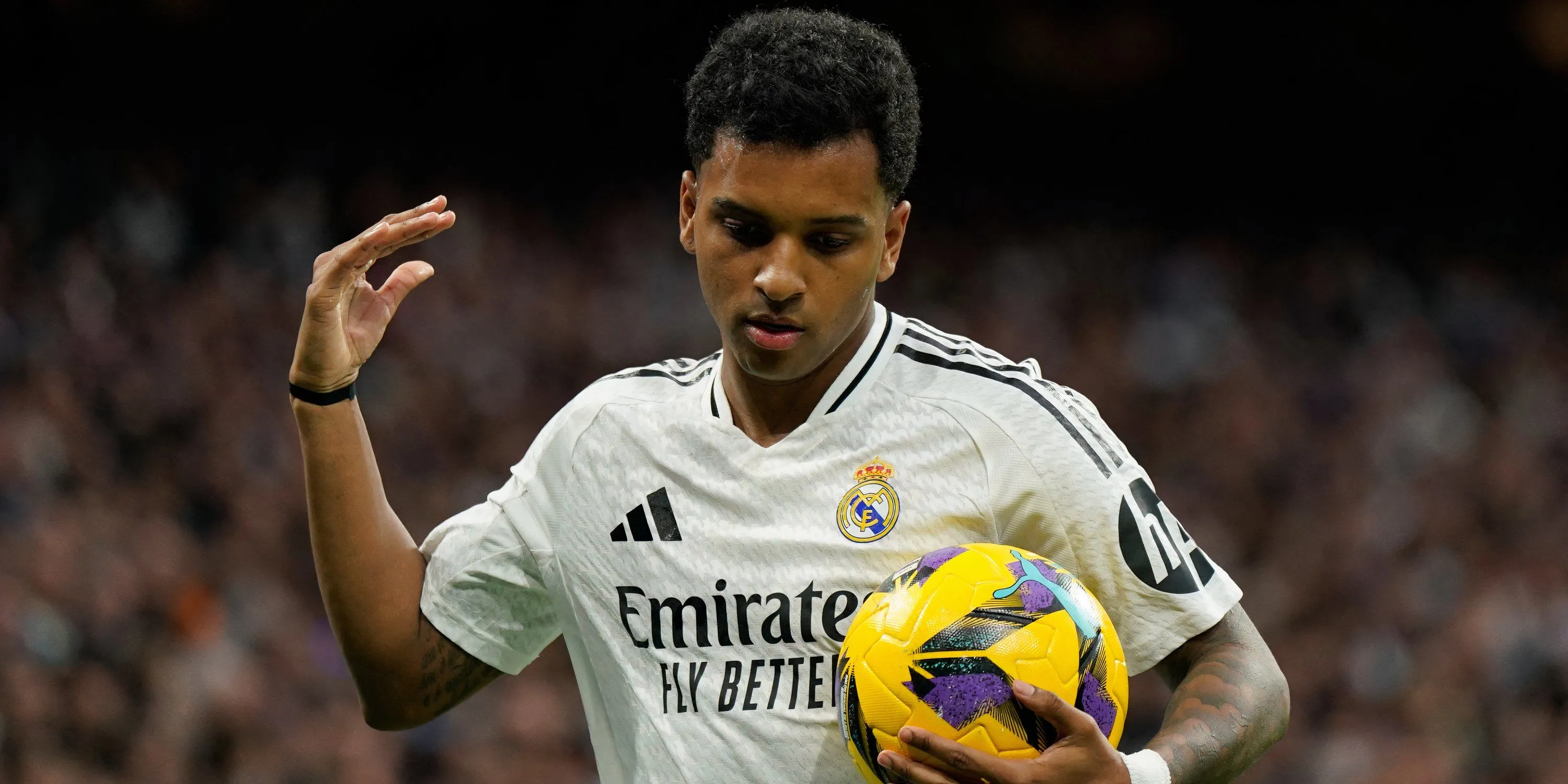 Rodrygo trong một pha bóng cùng Real Madrid, bối cảnh thi đấu ảnh hưởng đến phong độ