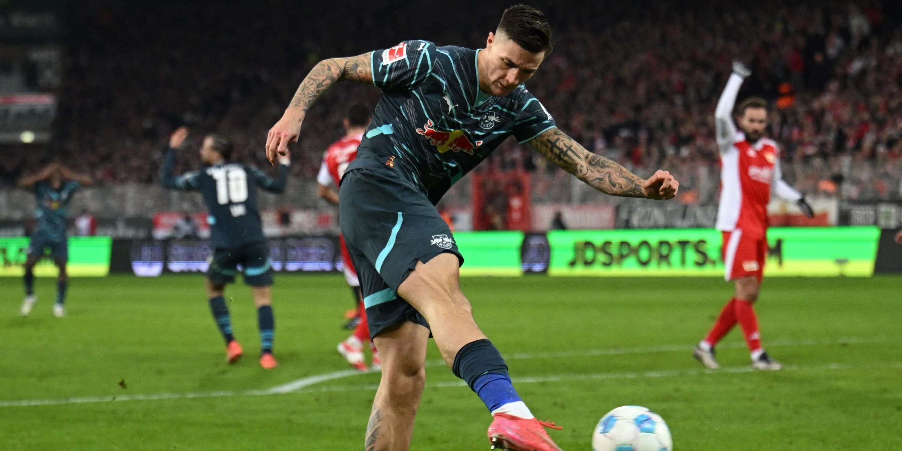 Benjamin Sesko thi đấu cho RB Leipzig trước tin đồn chuyển đến Arsenal