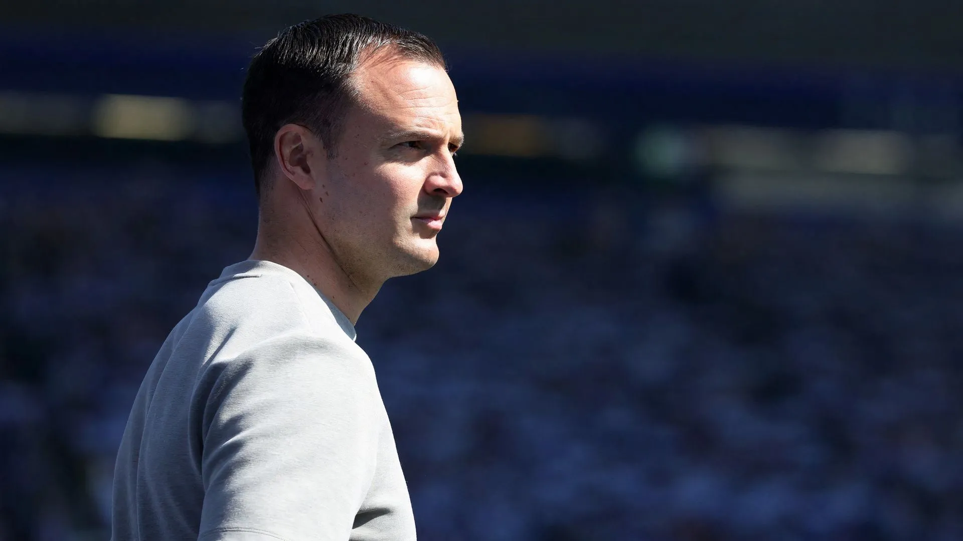 Chris Davies, huấn luyện viên trưởng Birmingham City, đang dẫn dắt công cuộc tái thiết đội bóng