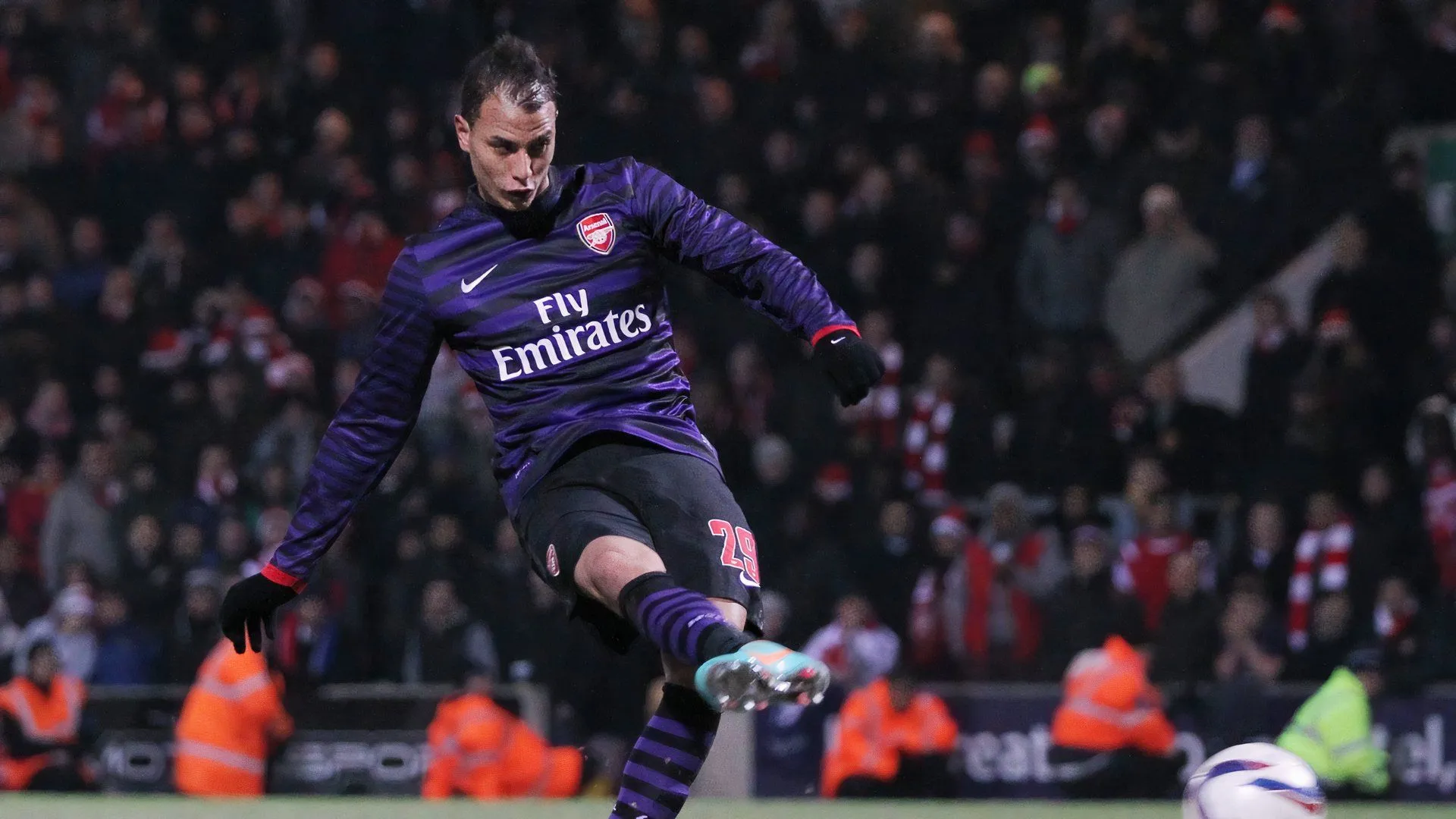 Cựu tiền đạo Arsenal, Marouane Chamakh, từng có thời gian ngắn chơi tại Championship