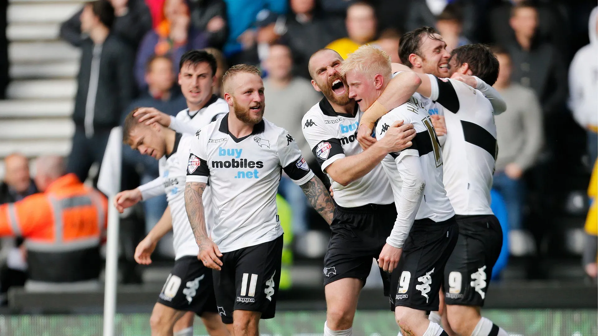 Đội hình Derby County ăn mừng bàn mở tỷ số của Will Hughes trong trận bán kết Play-off Championship với Brighton năm 2014