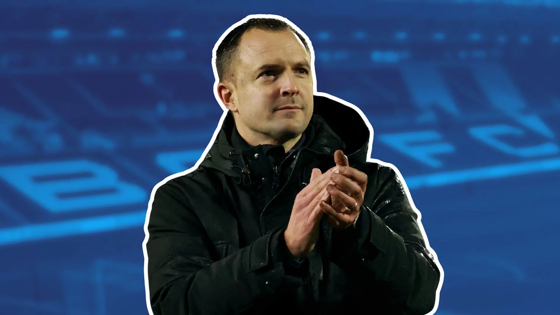 Huấn luyện viên Chris Davies của Birmingham City. Vai trò của huấn luyện viên và các chuyên gia phân tích rất quan trọng trong việc đánh giá cầu thủ.