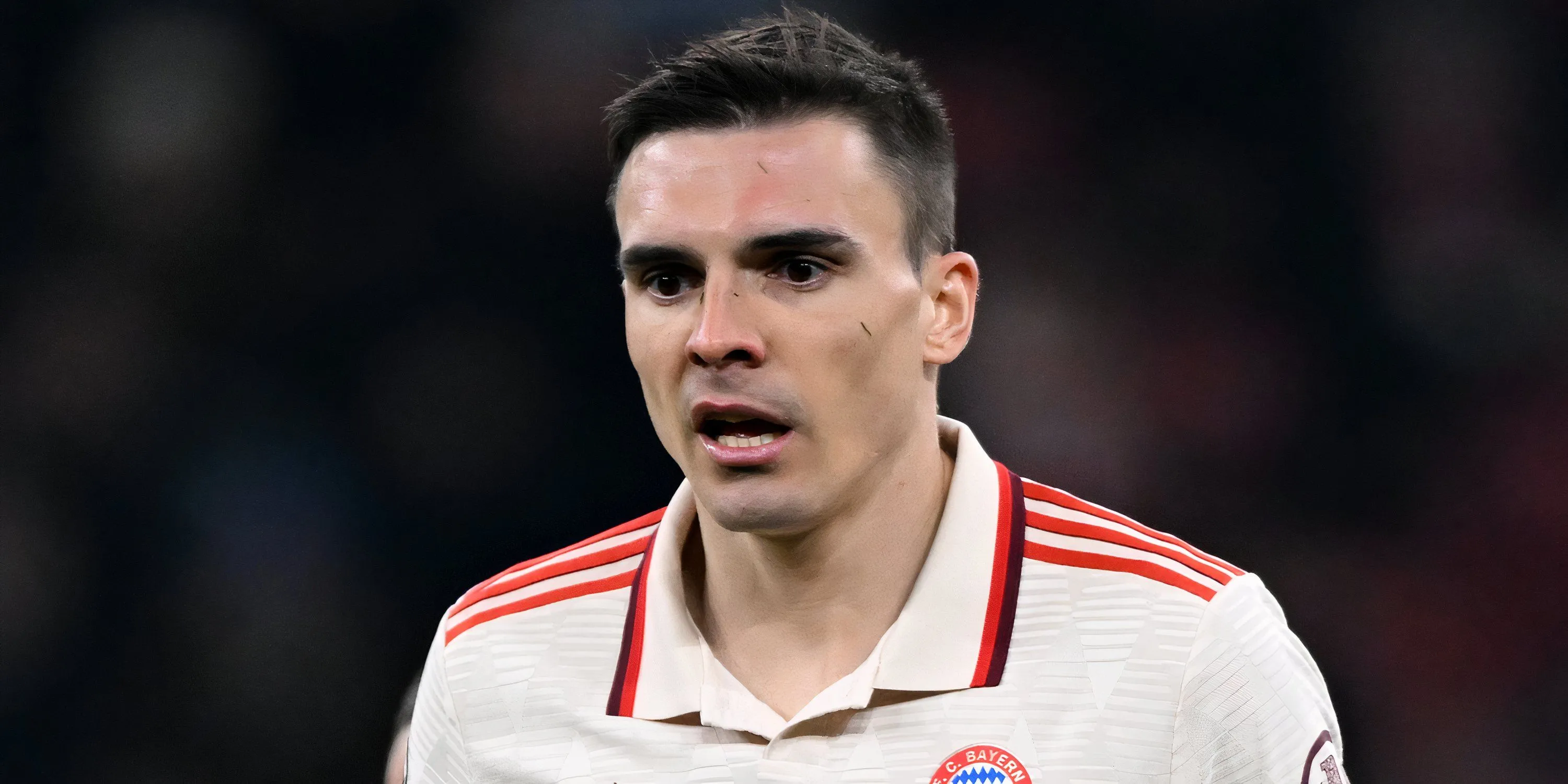 Joao Palhinha tranh bóng quyết liệt trong trận đấu của Bayern Munich