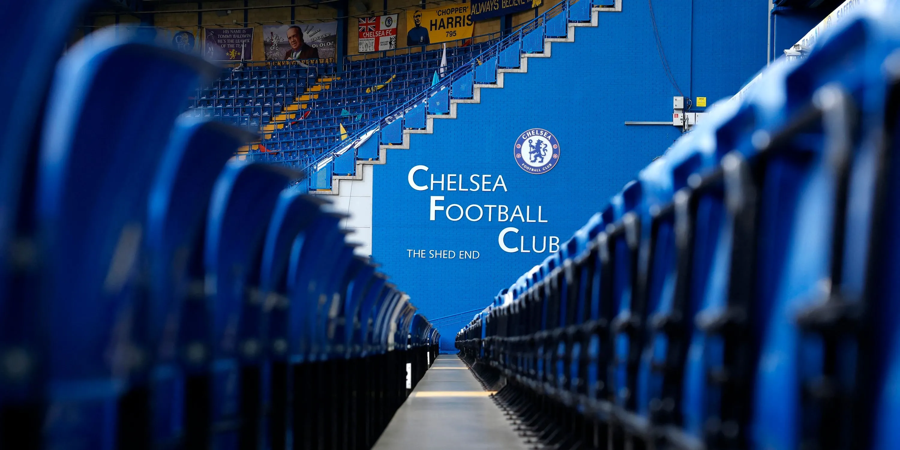 Khung cảnh sân vận động Stamford Bridge, sân nhà của Chelsea, chuẩn bị cho mùa giải mới
