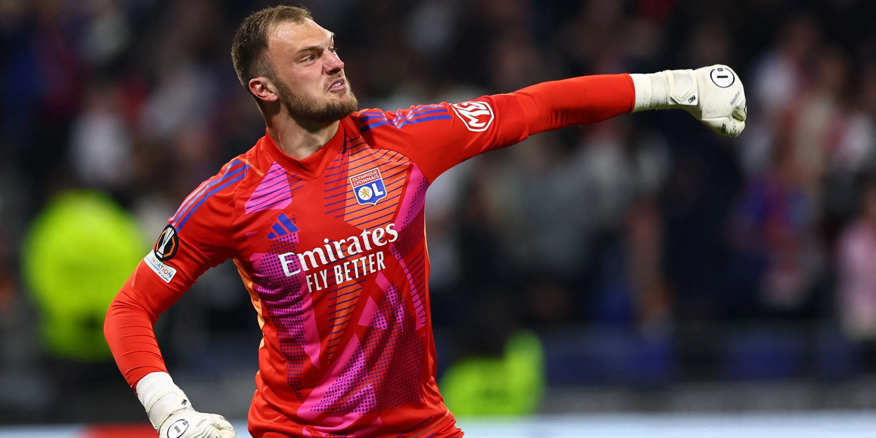 Lucas Perri thi đấu ấn tượng tại Lyon, thu hút sự chú ý của các đội bóng châu Âu, trong đó có Leeds United
