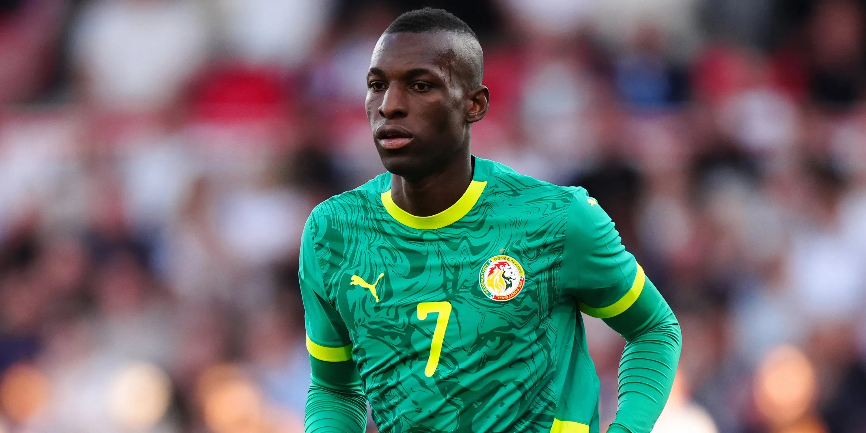 Nicolas Jackson trong màu áo đội tuyển Senegal thi đấu trên sân