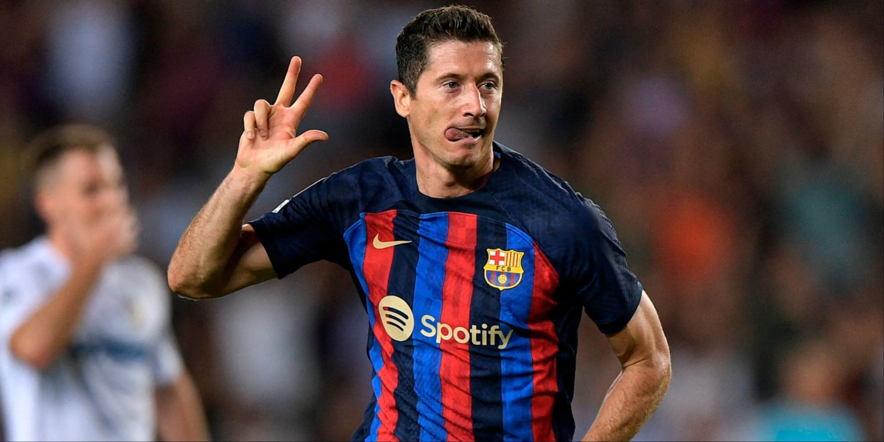 Robert Lewandowski ăn mừng bàn thắng cho Barcelona