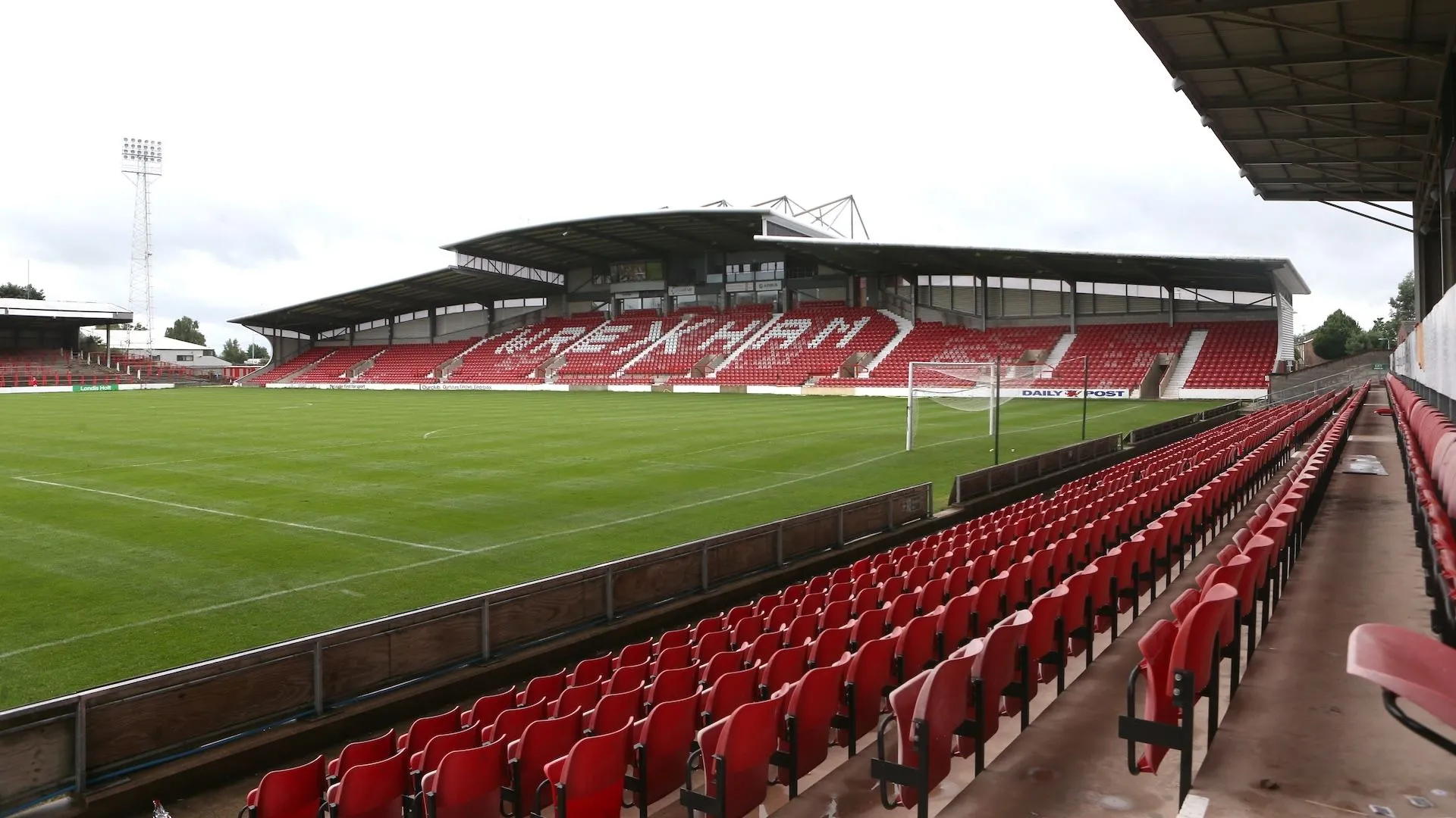 Sân vận động Racecourse Ground của Wrexham, biểu tượng cho tham vọng thăng hạng Championship