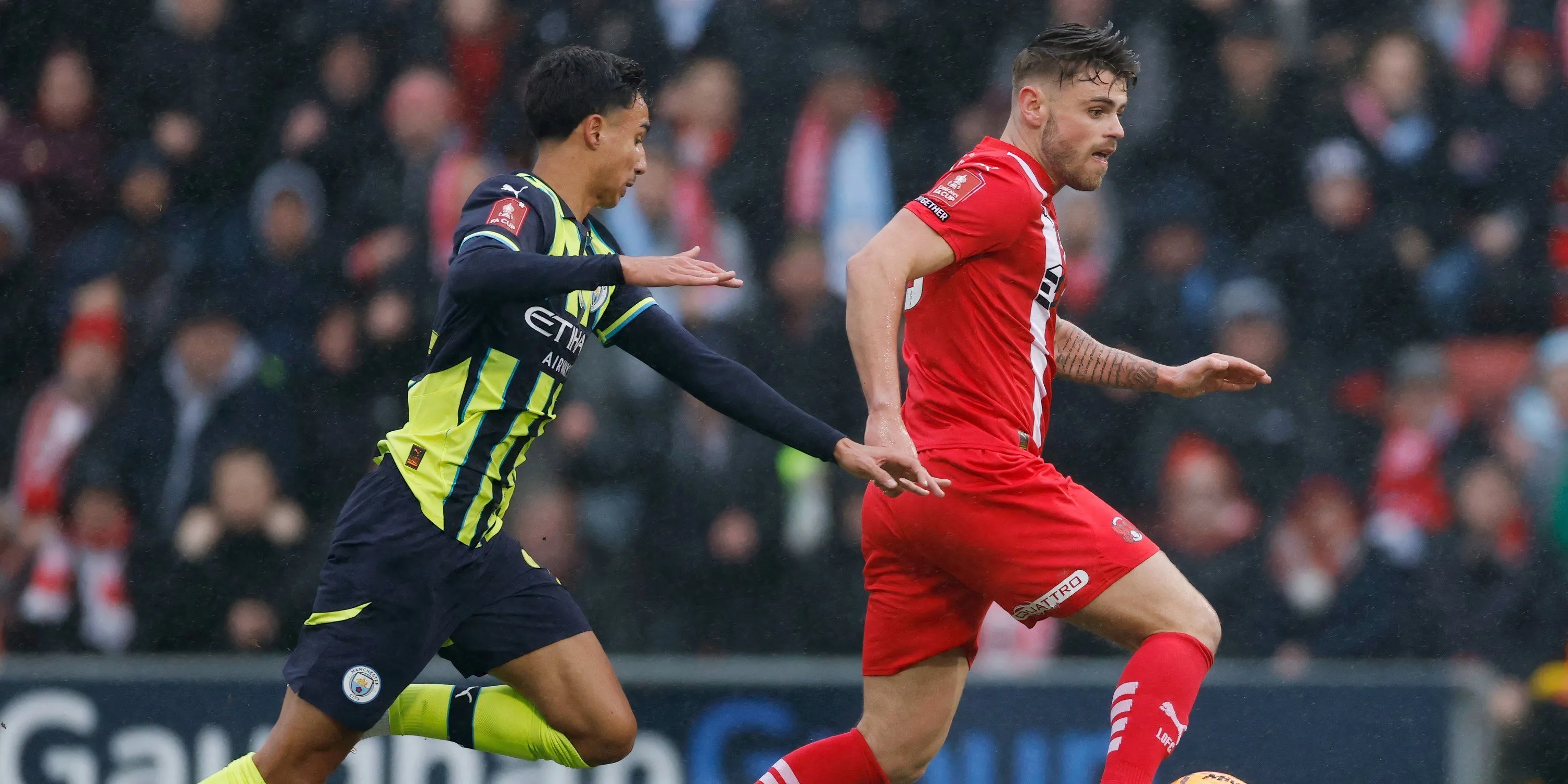 Tiền đạo Charlie Kelman, vua phá lưới League One, mục tiêu chuyển nhượng của West Brom.