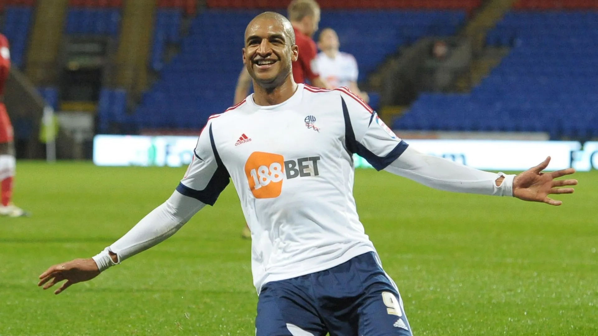 Tiền đạo David Ngog trong màu áo Bolton Wanderers sau khi xuống hạng Championship