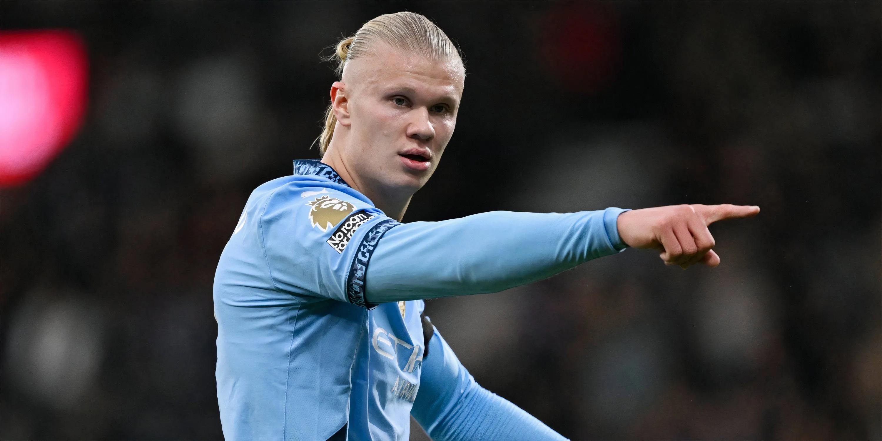 Tiền đạo Erling Haaland của Manchester City trong một pha bóng tấn công