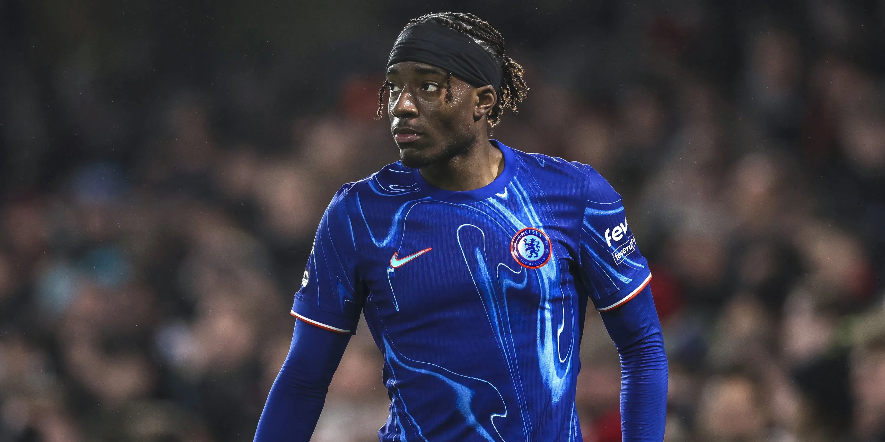 Tiền vệ Noni Madueke đang thi đấu cho Chelsea, trước khi gia nhập Arsenal và gây ra câu hỏi về tình trạng 'homegrown' của anh.