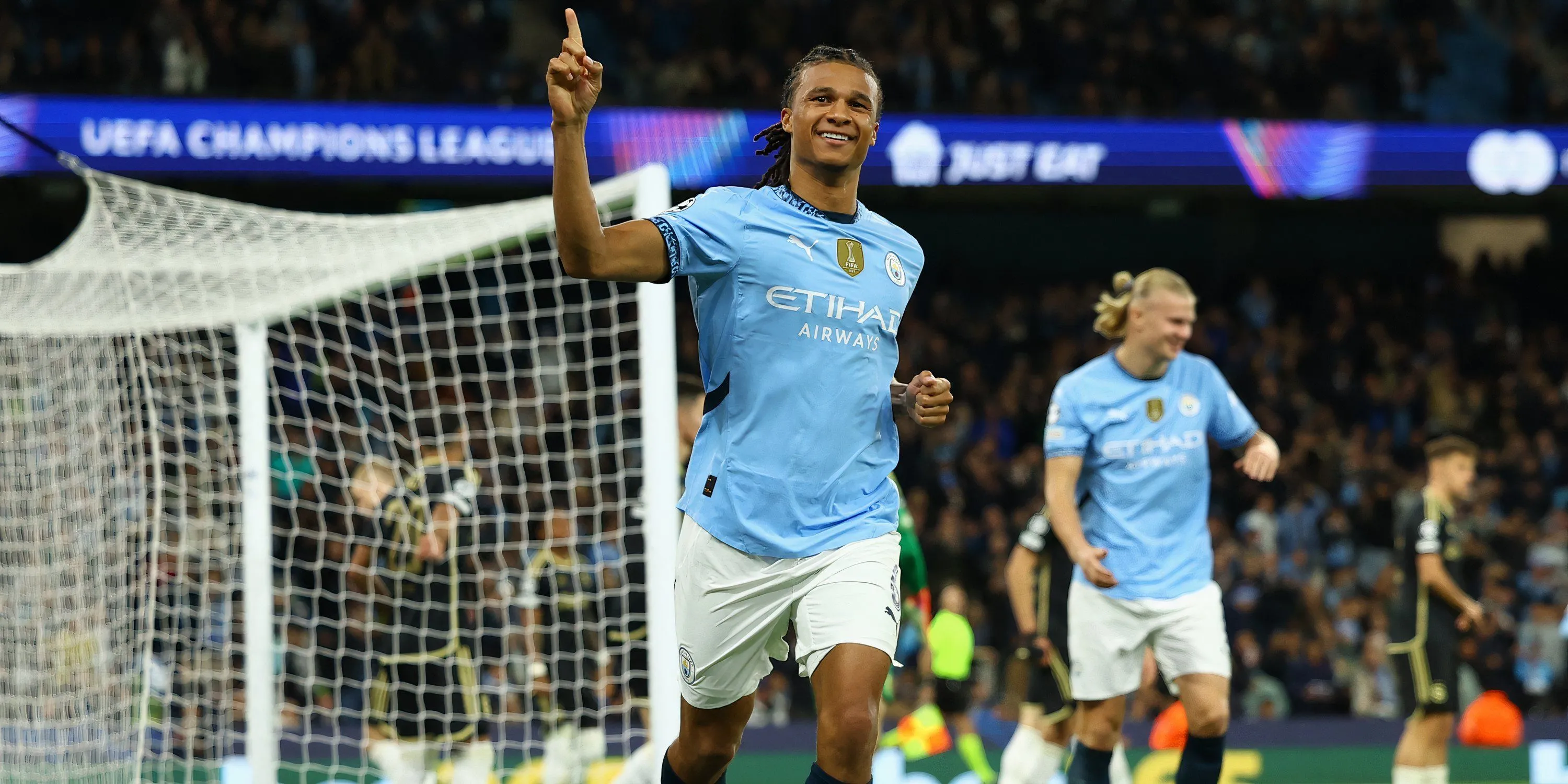 Hậu vệ Nathan Ake trong màu áo Manchester City, mục tiêu chuyển nhượng của Newcastle