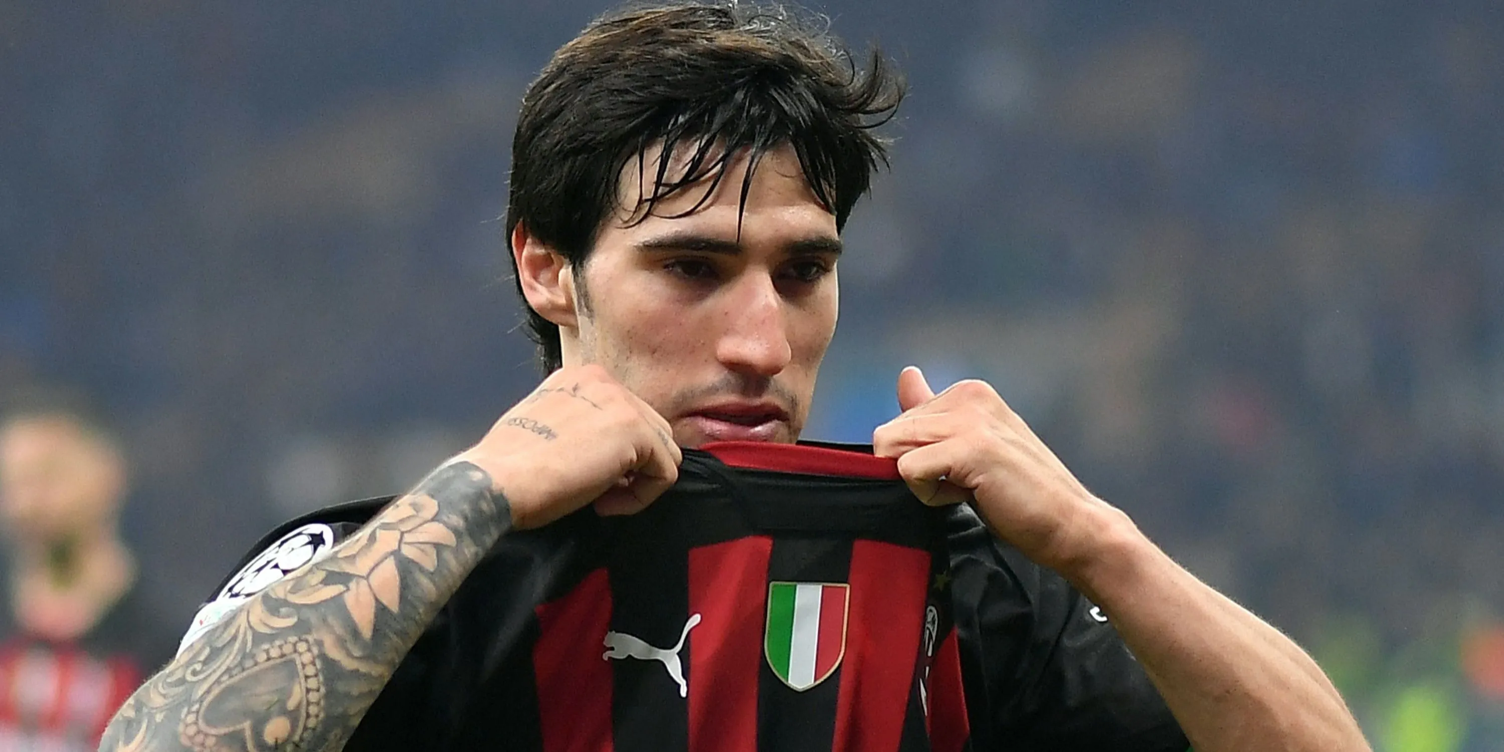 Sandro Tonali thi đấu cho AC Milan tại Serie A