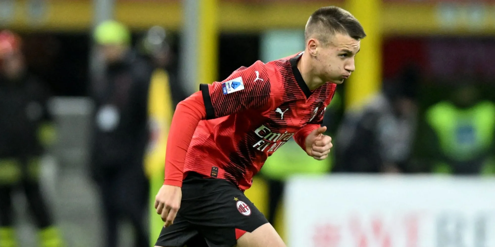 AC Milan - Cầu thủ trẻ Francesco Camarda vào sân thay người trong trận gặp Frosinone tại Serie A