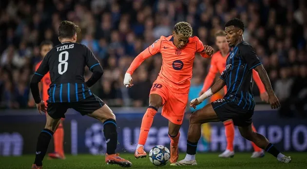 Hàng thủ Club Brugge bất lực khi theo kèm Lamine Yamal trong những pha chơi quan trọng