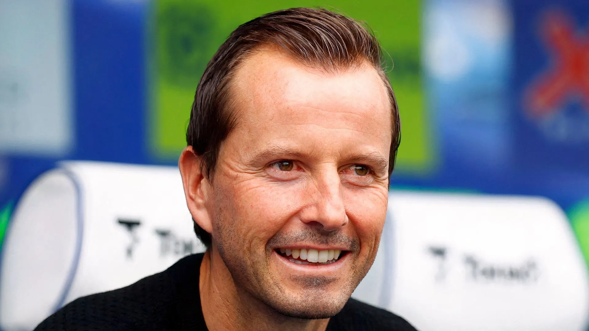 Huấn luyện viên Julien Stephan của QPR cần cân nhắc kỹ lưỡng kế hoạch hồi phục của Poku