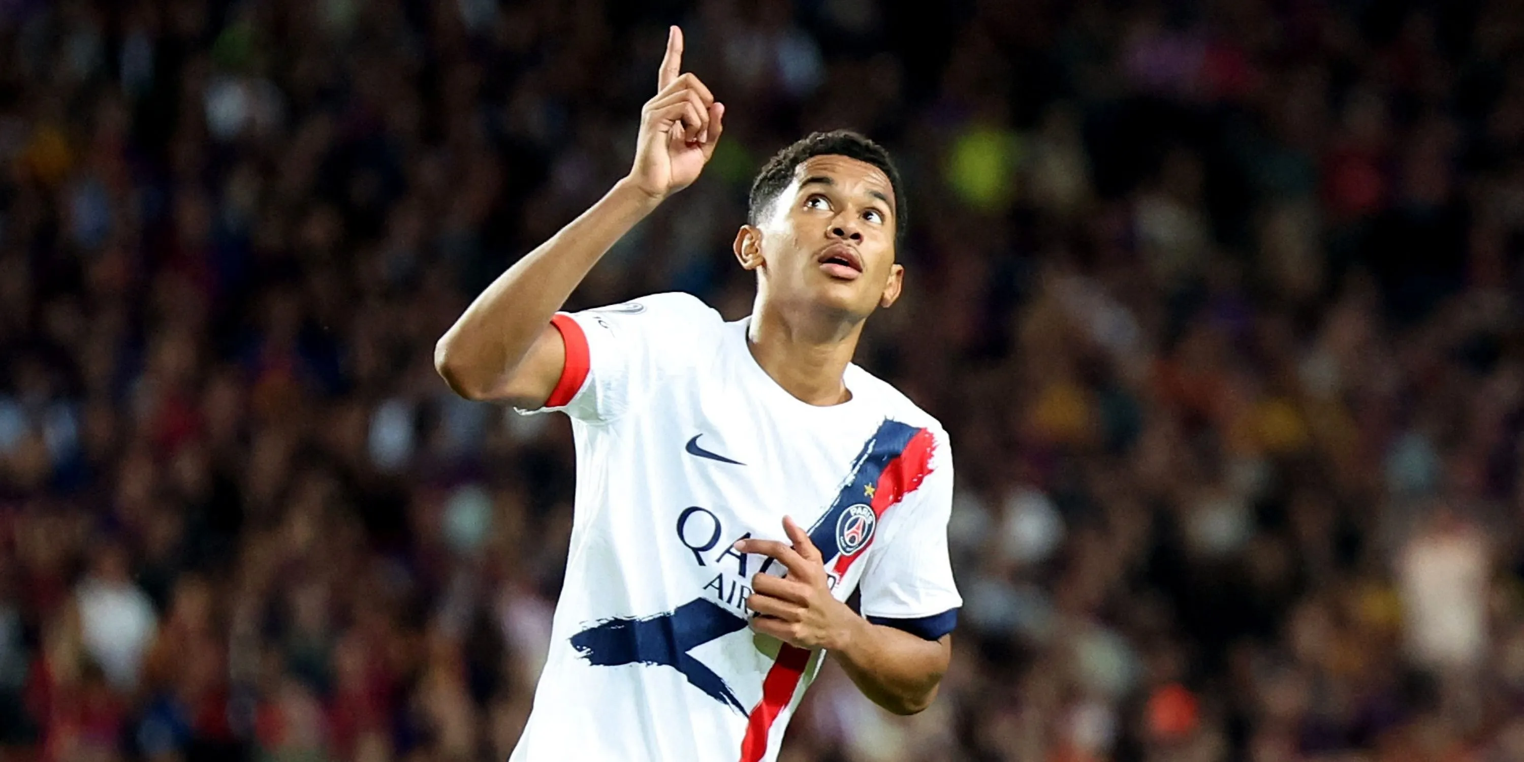 Senny Mayulu - Tiền đạo PSG ăn mừng sau khi ghi bàn vào lưới Barcelona tại Champions League